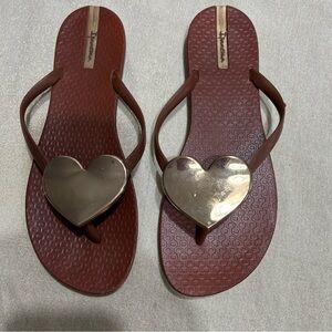 Ipanema Women's Brown Heart-Accent Flip Flop Sandals Brazilian Size 9